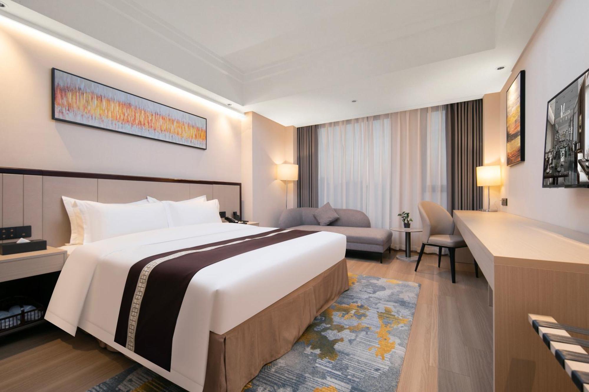 Meilun Hongqiao Hub Hotel