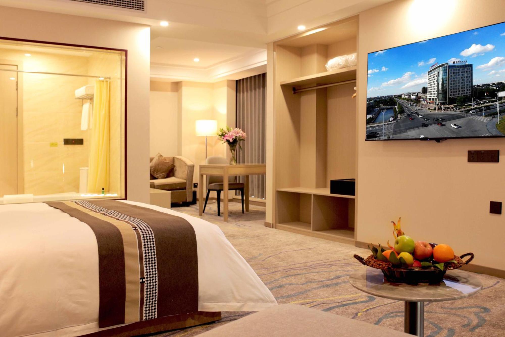 Meilun Hongqiao Hub Hotel 4*