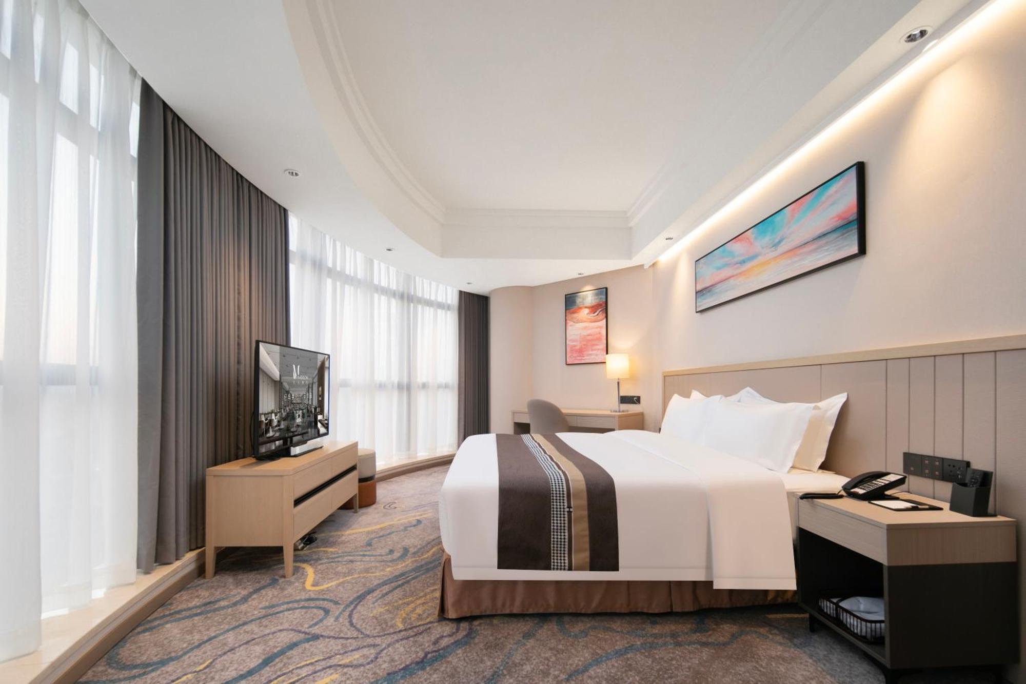 Meilun Hongqiao Hub Hotel