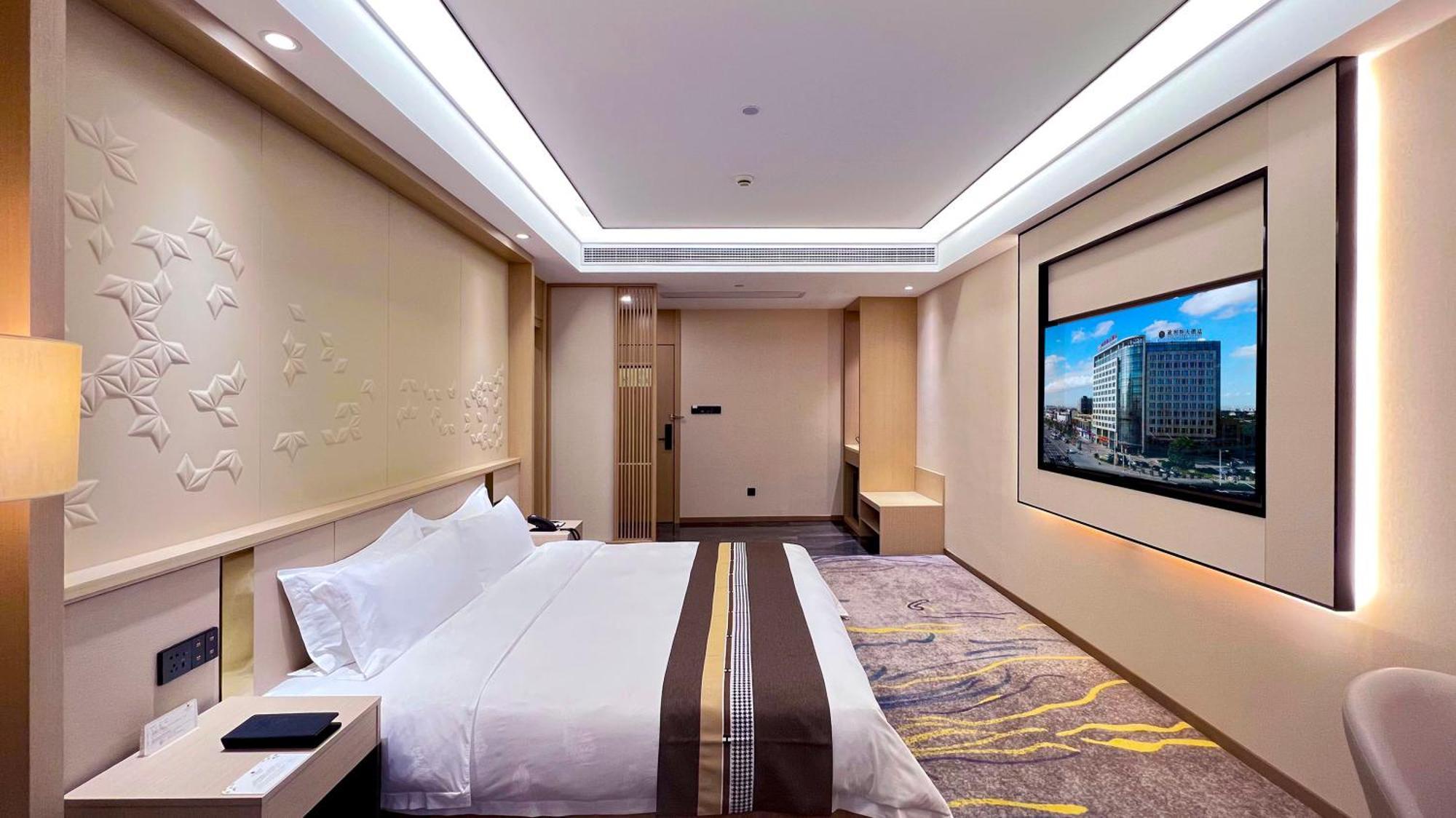 Meilun Hongqiao Hub Hotel 4*