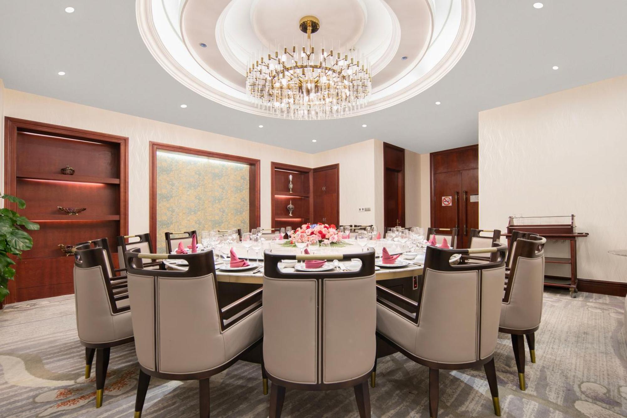 Meilun Hongqiao Hub 4*