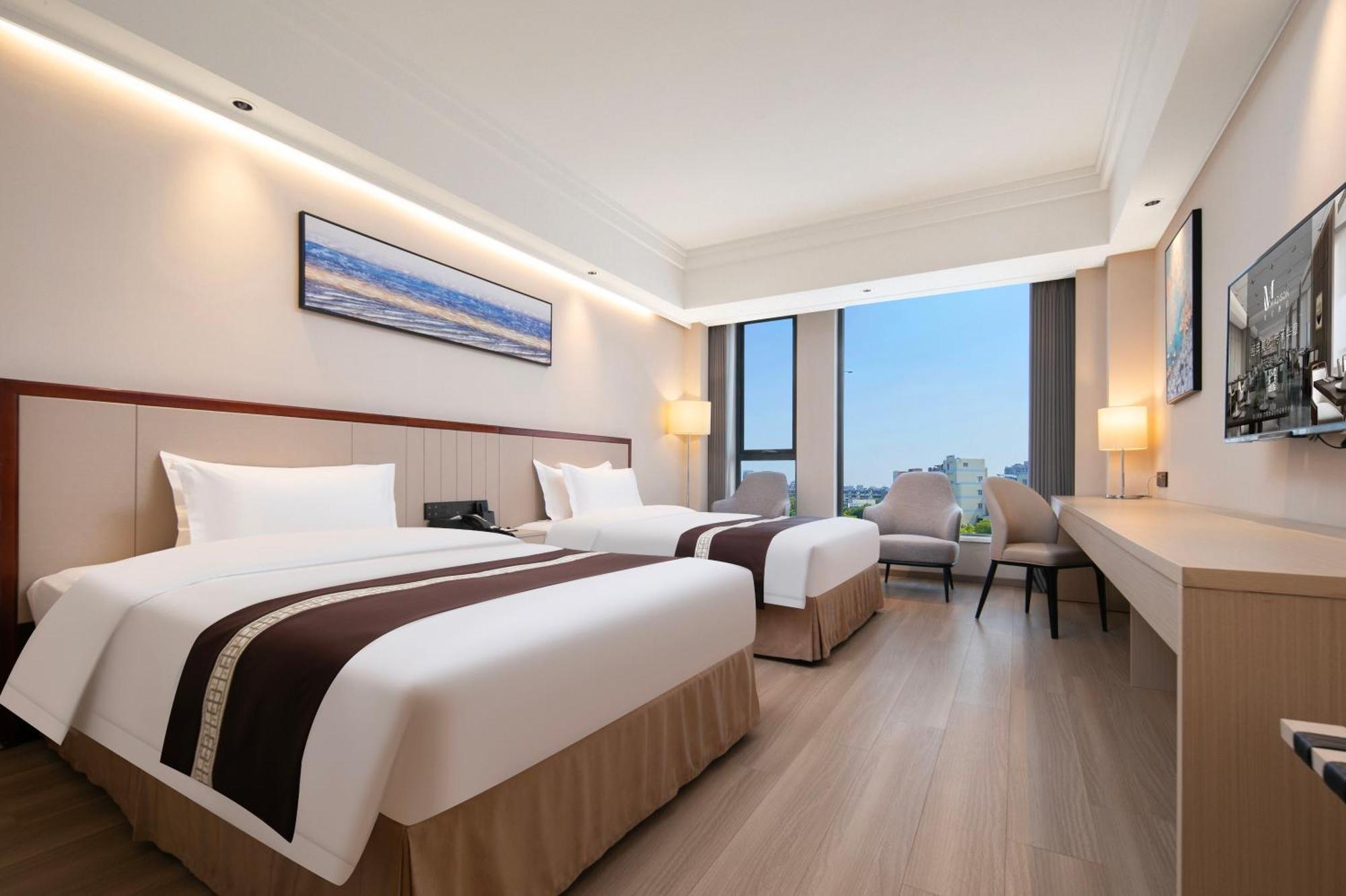 Meilun Hongqiao Hub Hotel